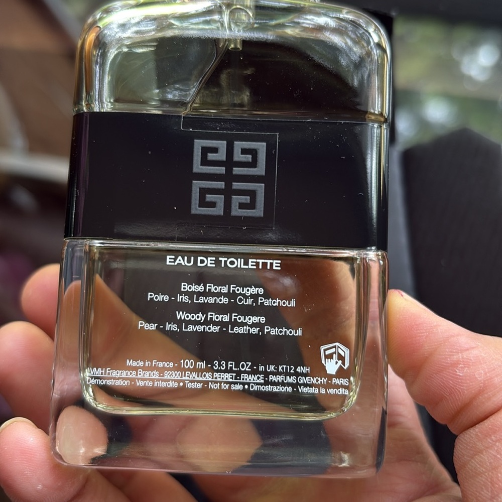 Givenchy Gentleman Eau de Toilette in Black and Clear - Picture 2 of 8